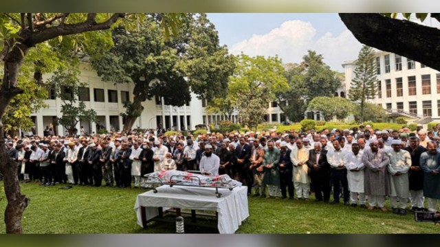 সুপ্রিম কোর্টের ইনার গার্ডেনে ব্যারিস্টার শফিক আহমেদের জানাজা অনুষ্ঠিত